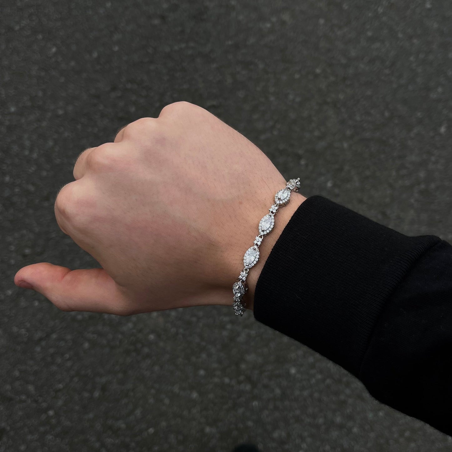 CRYSTAL-EYE BRACELET